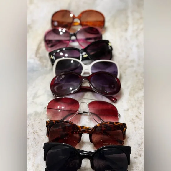 Sunglasses Bundle of 8 | Assorted Styles & Colors - Picture 4 of 4